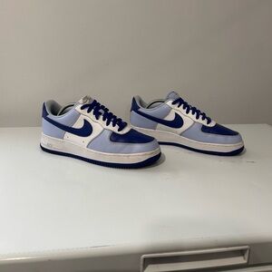 Nike Men's Royal Blue and White Sneakers